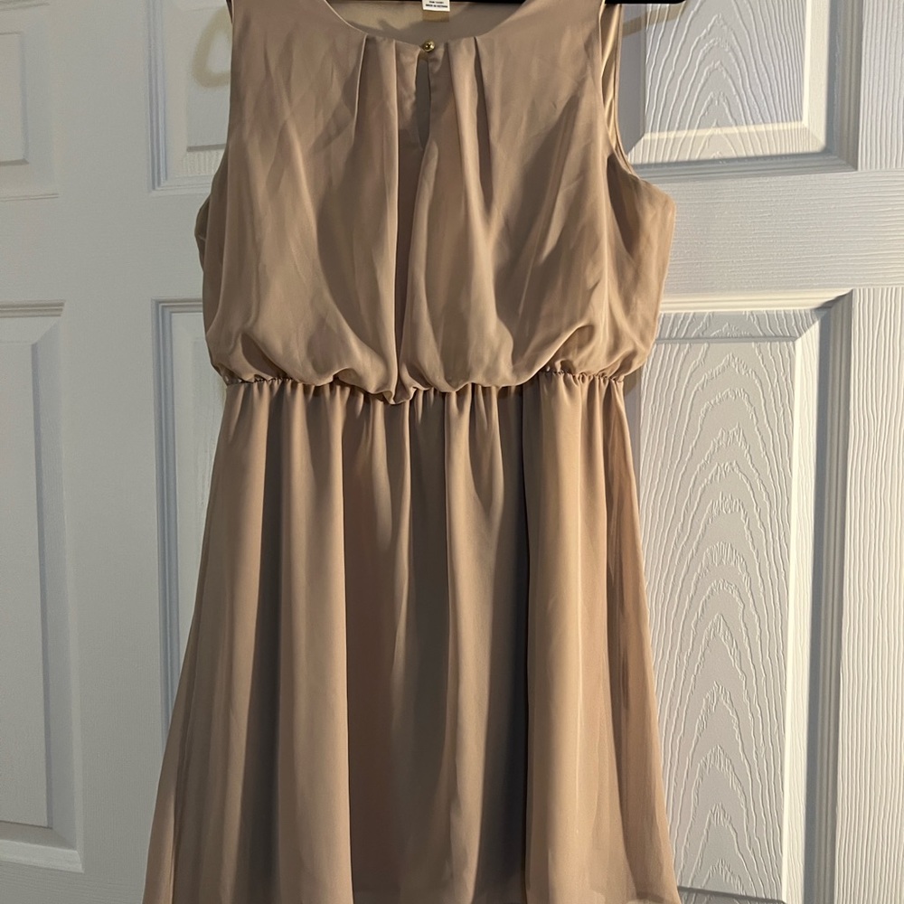 Chic Sleeveless Tan Midi Dress